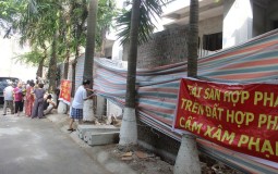 Bản tin bất động sản chiều ngày 8/7: Tranh chấp lối đi chung tại 54 Hạ Đình chưa có hồi kết
