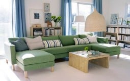 Không  gian phòng khách sang trọng với ghế sofa màu xanh