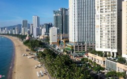 Bờ biển Nha Trang bị bức tử bởi condotel và các công trình cao tầng