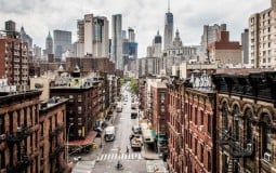 Doanh số bán nhà cao cấp New York tăng vọt bất chấp thuế tăng