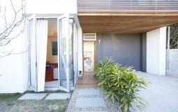 Thiết kế thông minh bên trong ngôi nhà 2 tầng Waverley tại Úc