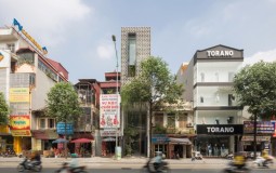 Nhà ống Hà Nội vừa hẹp vừa sâu vẫn ngập tràn nắng gió và cây xanh