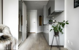 Căn hộ màu xám đẳng cấp đến không ngờ nhờ cách phối màu lạ mắt