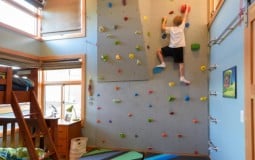 Thiết kế tường leo núi trong nhà giúp trẻ thỏa sức vận động và phát huy sáng tạo