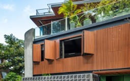 Ngôi nhà lô góc đơn giản, tiện nghi và thiết thực cho gia đình trẻ