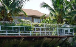 Bình Dương: Lạ lùng công trình khủng xây "tạm" ven sông