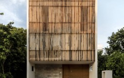 Ciruelo 7 House – ngôi nhà với phong cách tối giản cùng mặt tiền lam gỗ nhìn cứ ngỡ như ở Việt Nam