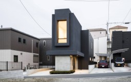 Slender House – Ngôi nhà Nhật siêu mảnh với giải pháp thiết kế bên ngoài thì tối, bên trong lại sáng thoáng bất ngờ