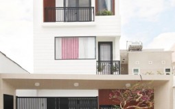 Căn nhà phố bên ngoài thì giản dị nhưng bên trong lại vô cùng sinh động ở Sài Gòn