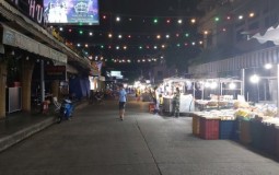 Phú Quốc: Hàng loạt gian hàng chợ đêm đóng cửa, xin miễn tiền mặt bằng