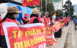 Khách hàng TNR Stars Đồng Văn kéo đến trụ sở TNR Holdings Việt Nam đòi quyền lợi