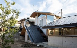 Ngôi nhà Nhật Bản với kiến trúc mái khác lạ cực hút mắt