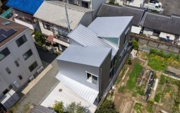 Nhà ở tích hợp văn phòng hiện đại thích nghi với đại dịch của kiến trúc sư Nhật Bản