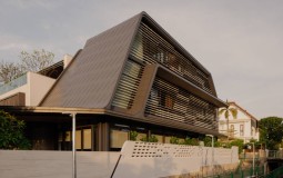The Strata House: Sang trọng, độc đáo như một “du thuyền mặt đất”