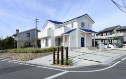 Blue Roof House: Ngôi nhà đơn giản, tinh tế nhưng vẫn đem lại sự thoải mái về không gian