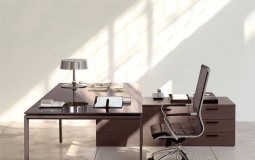 Phong thủy bàn làm việc và những điều bạn cần biết
