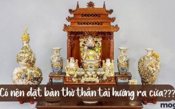 Có nên đặt bàn thờ thần tài hướng ra cửa? Chọn hướng theo phong thủy