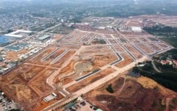 Bất động sản khốn đốn, Vinaconex “khốn khổ”