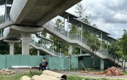 Hiện trạng các cầu đi bộ tuyến Metro số 1 những ngày sắp về đích
