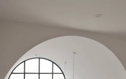 'Ốc đảo trắng' 67m2 đón ánh sáng giữa đô thị chật hẹp