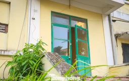 Hà Nội: Loạt ki - ốt khu nhà công nhân hoang phế, nhếch nhác sau khi bị bỏ hoang