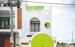 Ngôi nhà nổi bật với màu xanh lá