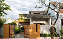 Nhà trên diện tích 220m2 với sân vườn, vườn rau ngay trong sân
