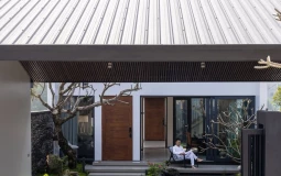Bốn khối nhà được nối liền bằng các khoảng sân