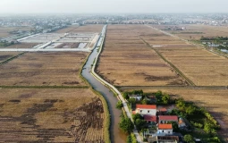 Bỏ cọc hàng loạt sau 'sốt' đấu giá đất vùng quê