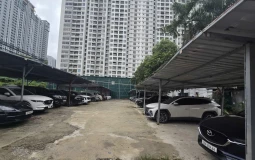 Khu 'đất vàng' biến tướng thành bãi gửi xe và chợ cóc