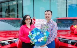 Vinhomes trao thưởng VinFast VF9, AlphaReal củng cố vị thế Hạng A