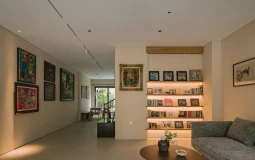 Cải tạo nhà liền kề hơn 20 năm tuổi dành không gian cho hội họa