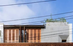 Ngôi nhà bốn tầng gây ấn tượng với gạch thô