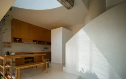 Nhà cuối hẻm gây ấn tượng với cầu thang xoắn