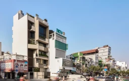 Nhà phố 7 tầng ngập tràn ánh sáng và cây xanh