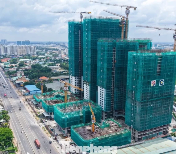 Hàng chục dự án căn hộ đua nhau 'mọc' lên dọc đoạn Quốc lộ