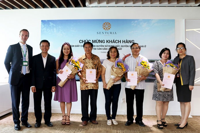 85 cư dân đầu tiên nhận bàn giao sổ hồng nhà ở Senturia Vườn Lài