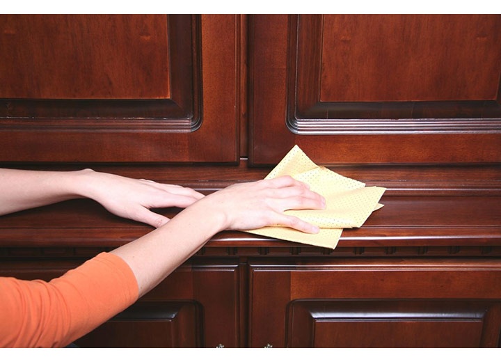 Cách khử mùi ẩm mốc đồ gỗ đơn giản mà không phải ai cũng biết