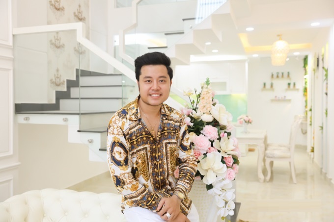 Tham quan căn nhà dát vàng của Vũ Hoàng Việt hậu chia tay bạn gái đại gia