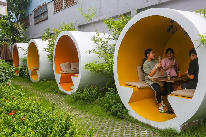 Độc đáo quán cà phê ống cống ở Thủ Đức