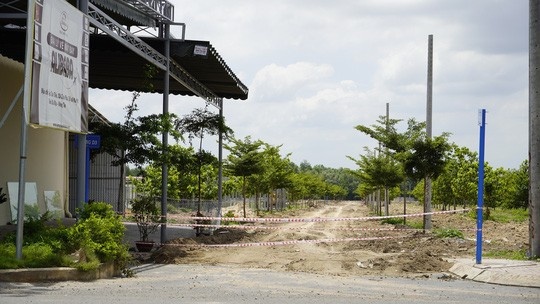 Bản tin bất động sản chiều ngày 10/7: Vì sao dự án tại Long An bán 3 năm vẫn chưa ra được sổ đỏ