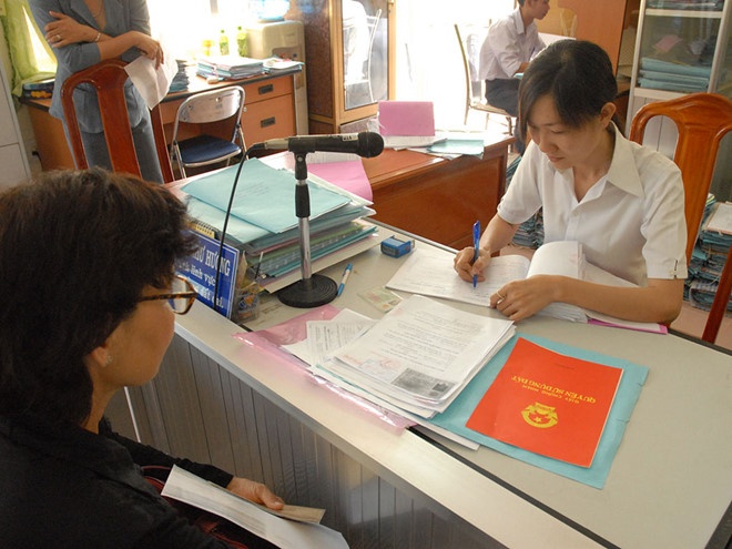 Nên bỏ quy định thu hồi sổ hồng