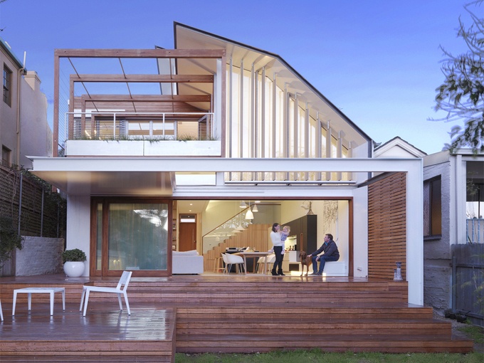 Nhà 2 tầng ở Australia sử dụng điện thoại để đóng mở mái