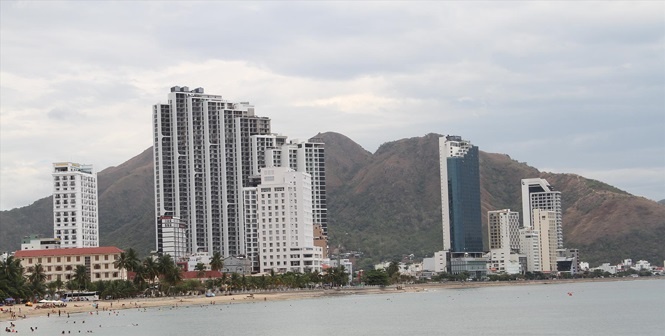 Khánh Hòa 'sáng tác' hàng loạt dự án đất ở ngoài Luật