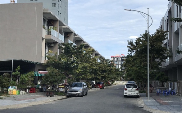 Nghịch lý người dân phải ở "chui" trong chính nhà của mình