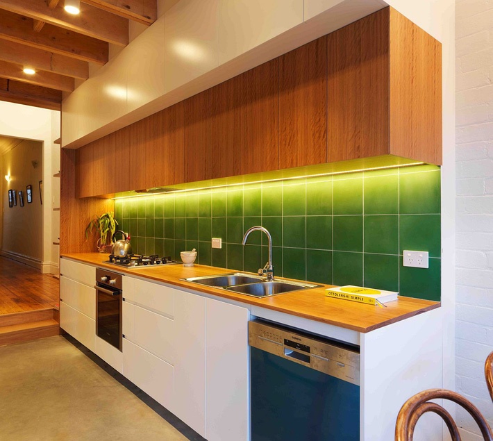 Cải tạo ngôi nhà tối tăm trở nên thoáng sáng, hiện đại hơn tại ngoại ô Sydney