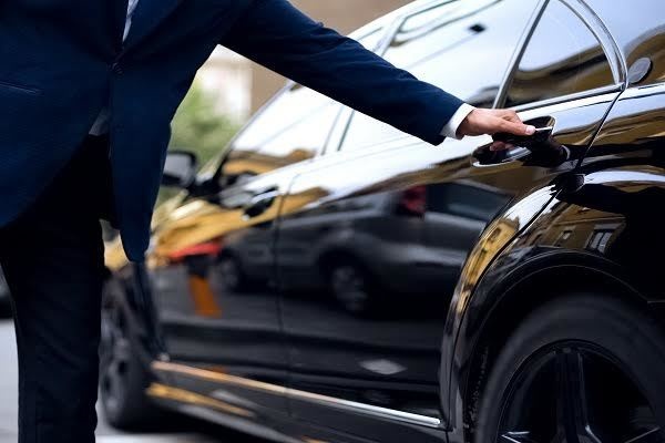 Bí kíp bán 10 căn nhà một ngày là có tài xế riêng