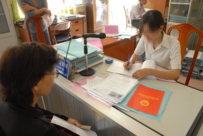 Cảnh giác trước nạn dùng sổ đỏ giả lừa bán nhà đất