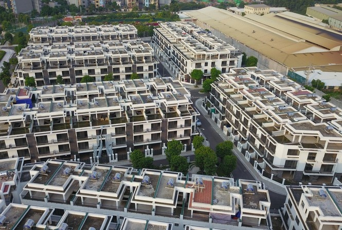 Được xây 3 tầng, doanh nghiệp tự 'vẽ' thêm tầng để bán