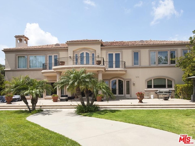 Bật mí không gian biệt thự của "nữ hoàng lông mày" tại Los Angeles (California, Mỹ)